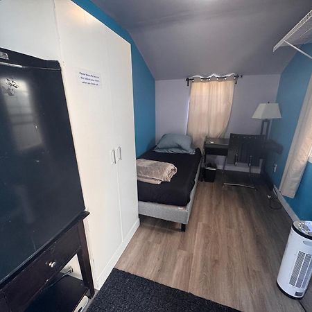 Ranny'S Private Rooms YYC Exterior photo