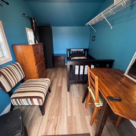 Ranny'S Private Rooms YYC Exterior photo